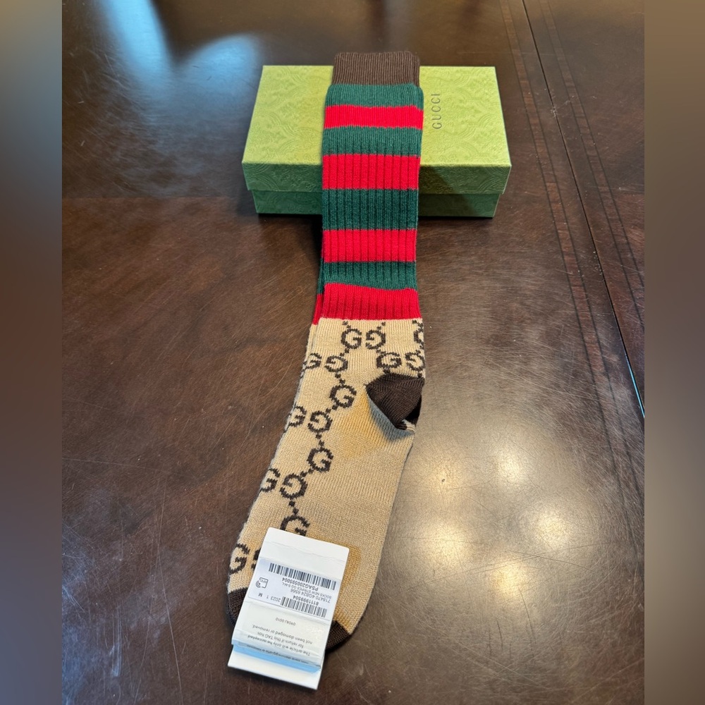 New Authentic Gucci GG Supreme Logo Green Red Socks Size M